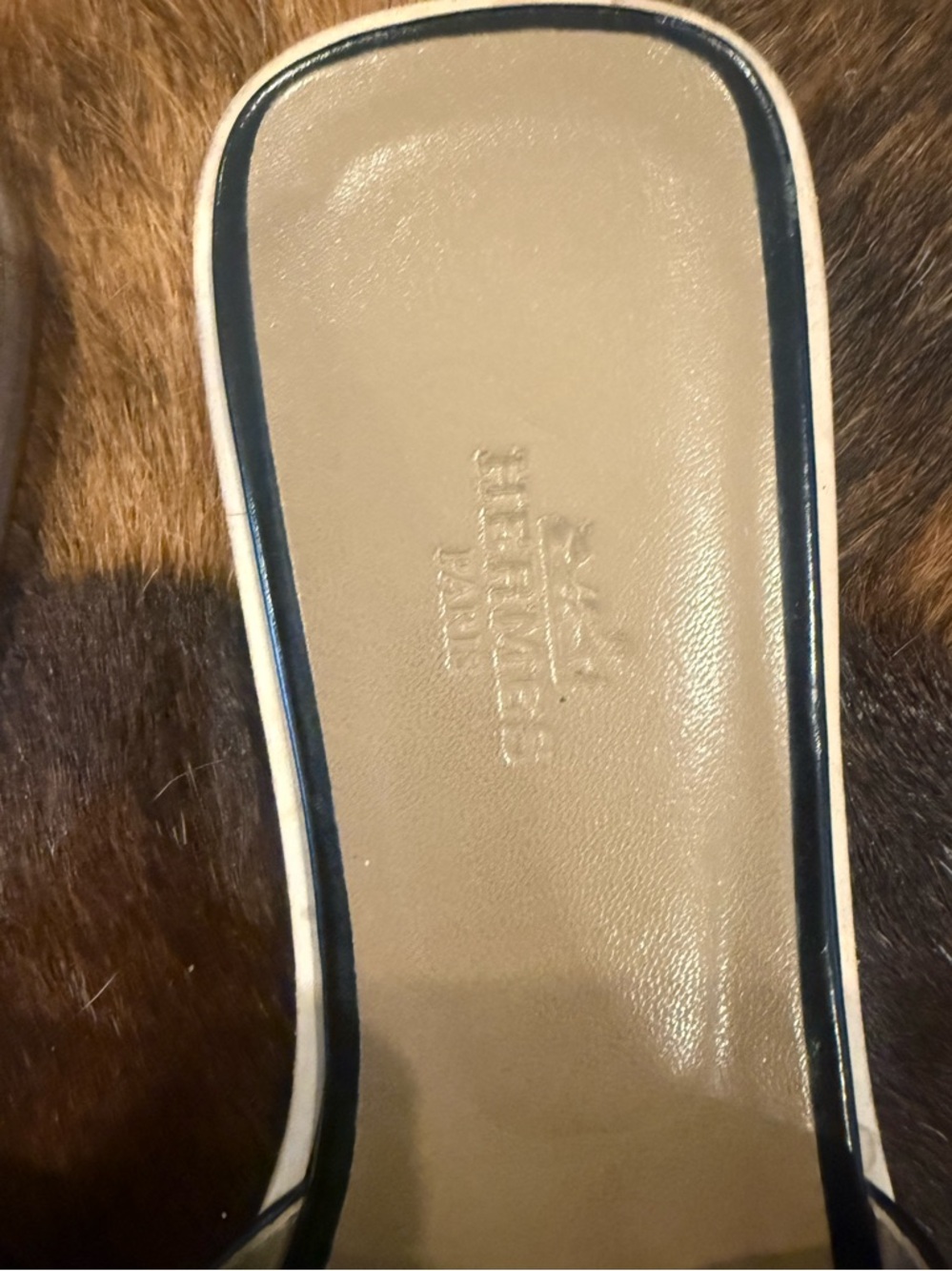 Hermes Black Patent Oran Sandals - Picture 6 of 8